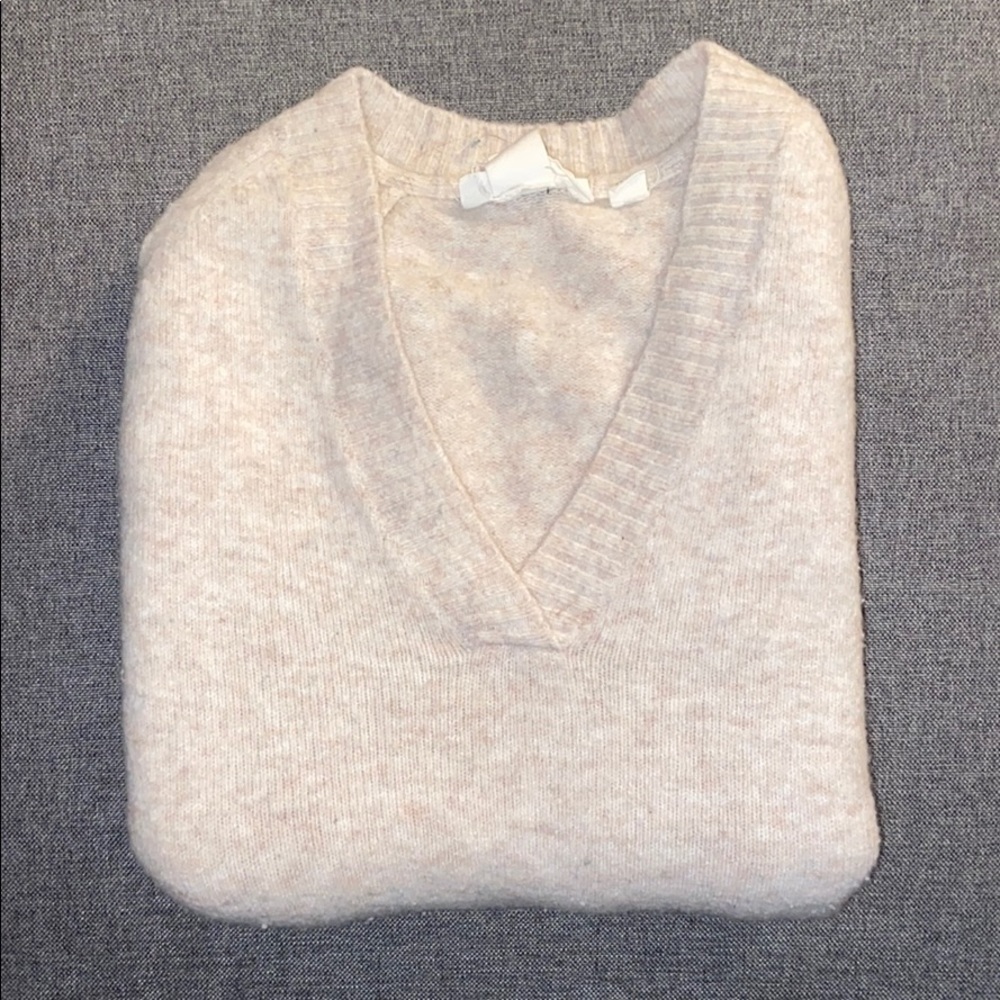 Wool Tan v-neck sweater with pockets!!